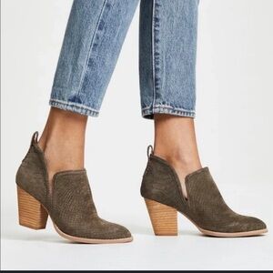 Jeffrey Campbell Brown Rosalee Round Toe Ankle Boot size 9.5